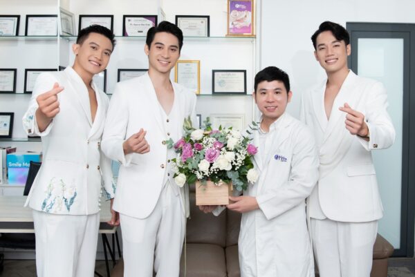 Bác Sĩ Nguyễn Hữu Nam Chụp Ảnh Cùng Top 3 Mr World Vn 2024