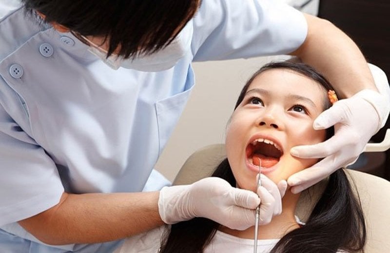 Trám răng cho trẻ em và 5 điều cha mẹ cần biết