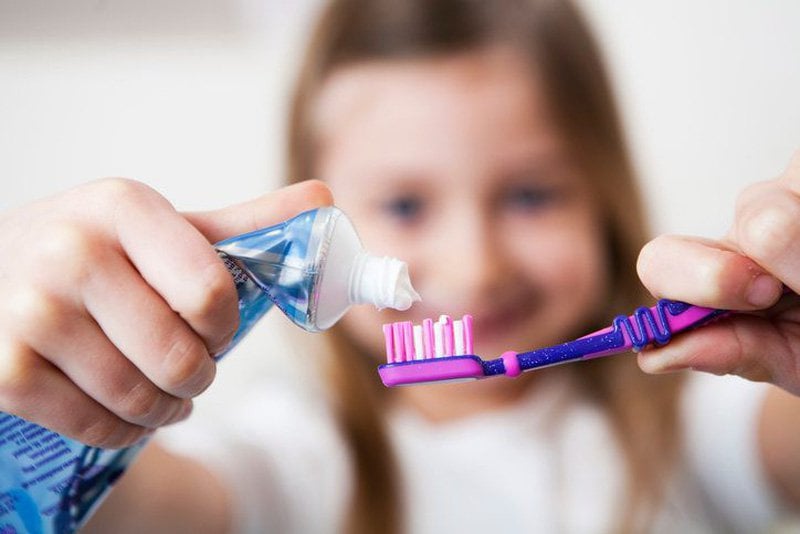 Trám răng cho trẻ em và 5 điều cha mẹ cần biết