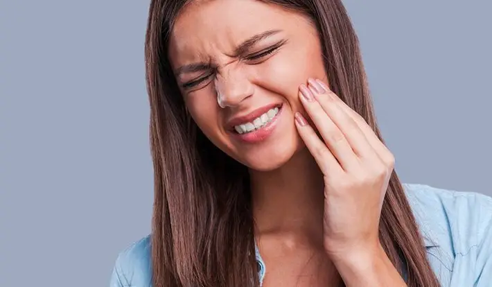 Răng số 7 gãy vỡ: Nguyên nhân, điều trị và chi phí