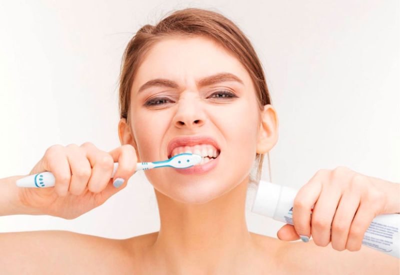 Ăn kem đánh răng có sao không? Tác hại và những điều cần biết