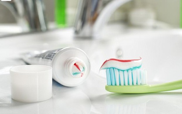 Ăn kem đánh răng có sao không? Tác hại và những điều cần biết
