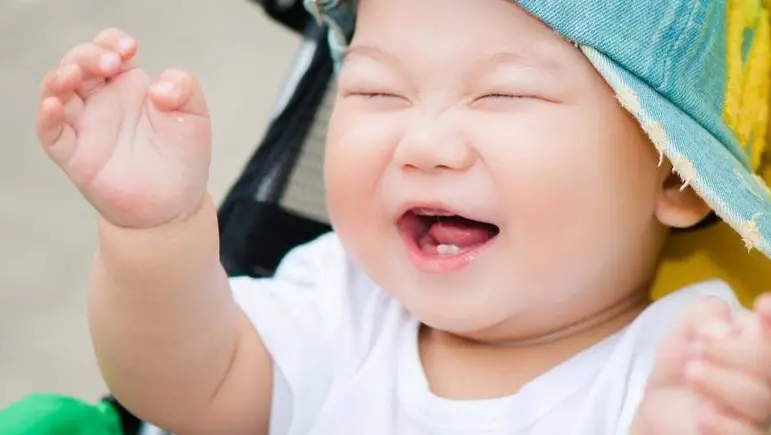 Đánh răng cho trẻ 1 tuổi - Hướng dẫn toàn diện và lời khuyên chuyên gia Đánh Răng Cho Trẻ 1 Tuổi - Hướng Dẫn Toàn Diện Và Lời Khuyên Chuyên Gia