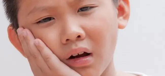 Bé 5 Tuổi Bị Sâu Răng Hàm Phải Làm Sao? Giải Pháp Toàn Diện Cho Nụ Cười Khỏe