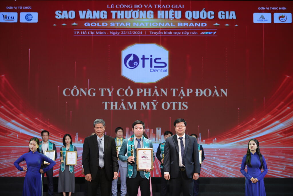 Nha Khoa Otis Dental nhận giải thưởng "Top 10 Sao Vàng Thương Hiệu Quốc Gia năm 2024"