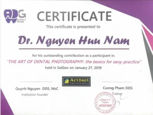 Bác Sĩ Tại Nha Khoa Otis Dental Đang Thực Hiện Quy Trình Chụp Ảnh Tư Liệu Cho Bệnh Nhân