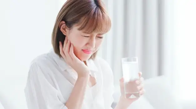 Nhổ răng uống nước dừa được không? Thời Điểm Vàng Và Cách Uống Nước Dừa An Toàn Sau Khi Nhổ Răng?