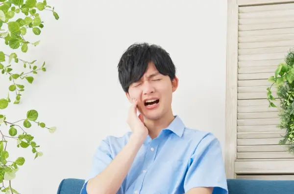 Ê buốt sau trám răng? 5 Nguyên Nhân & Cách Xử Trí Từ Chuyên Gia Ê Buốt Sau Khi Trám Răng: Khi Nào Là Bình Thường?